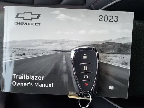 Used 2023 Chevrolet TrailBlazer RS image 32