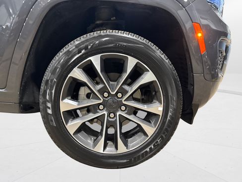 Used 2022 Jeep Grand Cherokee Overland w/ Luxury Tech Group IV AWD/4WD image 52