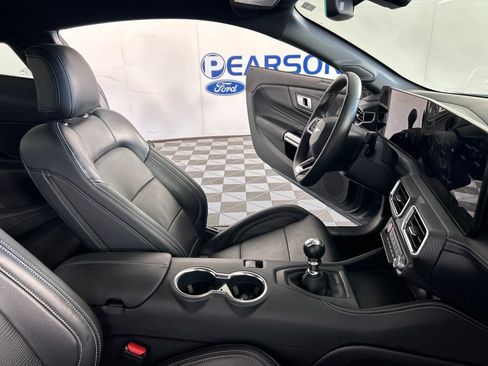 Used 2025 Ford Mustang GT Premium RWD image 36