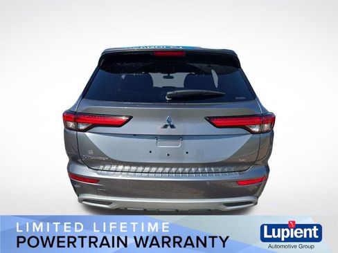 Used 2023 Mitsubishi Outlander SE AWD/4WD image 5