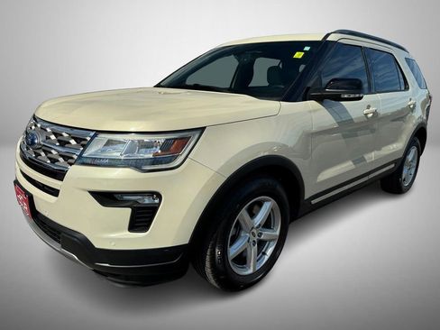 Used 2018 Ford Explorer XLT w/ Equipment Group 202A image 2