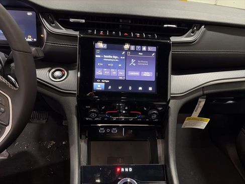 Certified 2024 Jeep Grand Cherokee Altitude image 14