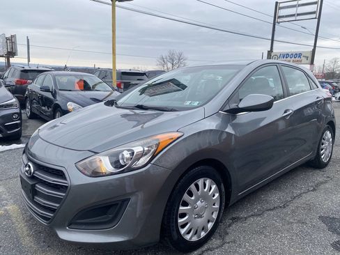Used 2016 Hyundai Elantra GT image 2