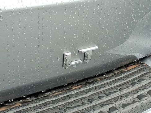 New 2026 Chevrolet Suburban LT image 23