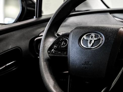 Used 2020 Toyota Prius LE FWD image 19