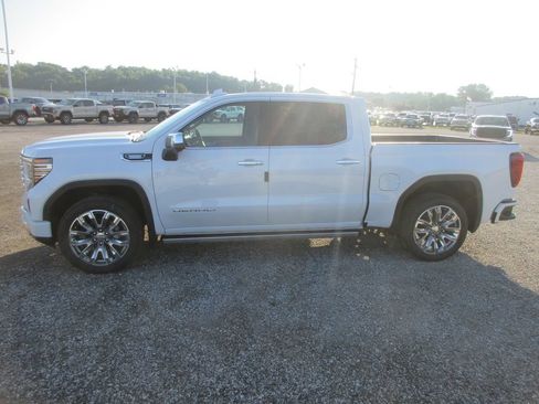 New 2026 GMC Sierra 1500 Denali w/ Denali Reserve Package AWD/4WD image 9