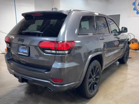 Used 2017 Jeep Grand Cherokee Altitude image 5
