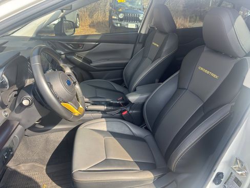 Used 2022 Subaru Crosstrek 2.5i Sport w/ Moonroof Package image 9