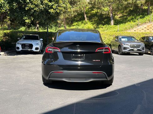 Used 2024 Tesla Model Y Performance AWD/4WD image 10