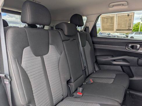Certified 2022 Kia Sorento LX AWD/4WD image 26