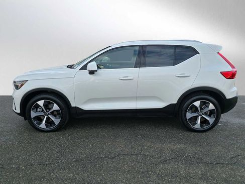 Certified 2025 Volvo XC40 B5 Plus image 6