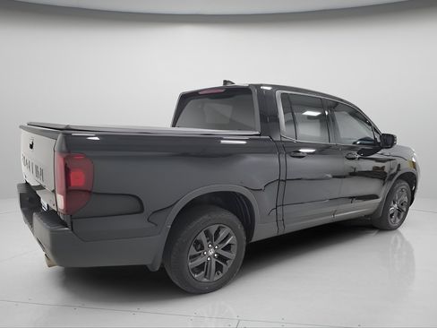 Certified 2024 Honda Ridgeline Sport image 6