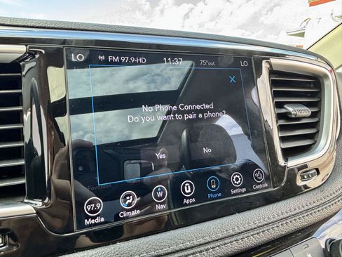 Used 2018 Chrysler Pacifica Limited FWD image 28