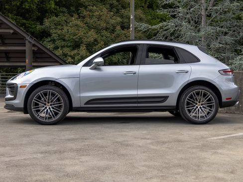 Certified 2026 Porsche Macan AWD/4WD image 2