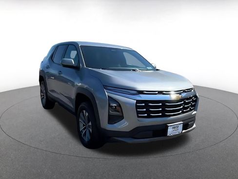Used 2025 Chevrolet Equinox LT FWD image 3