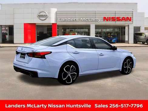 Used 2025 Nissan Altima 2.5 SR image 3