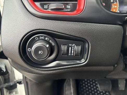 Used 2023 Jeep Renegade Trailhawk image 12