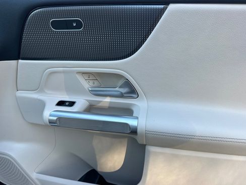 Certified 2022 Mercedes-Benz GLB 250 image 33