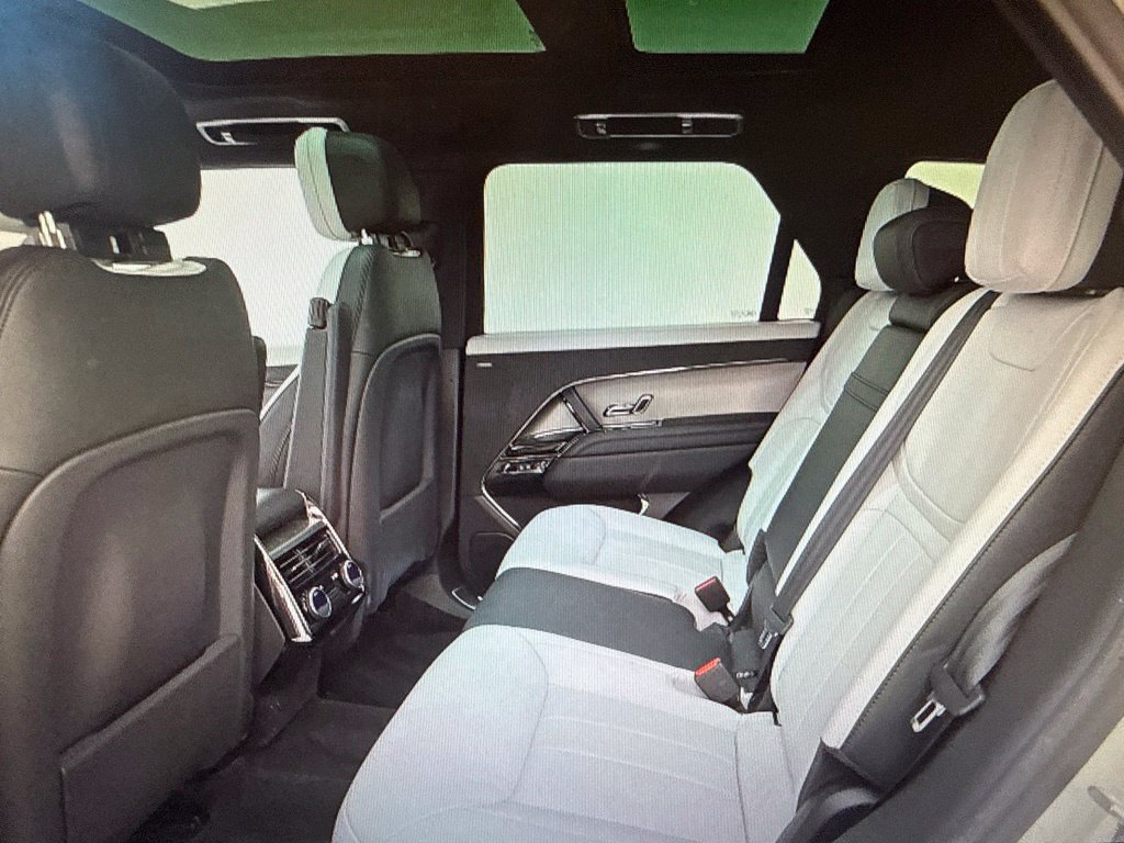 Used 2025 Land Rover Range Rover Sport Dynamic SE AWD/4WD image 4