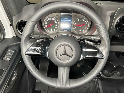 Used 2025 Mercedes-Benz Sprinter 2500 image 25