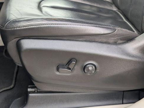 Used 2022 Chrysler Pacifica Touring-L FWD image 11