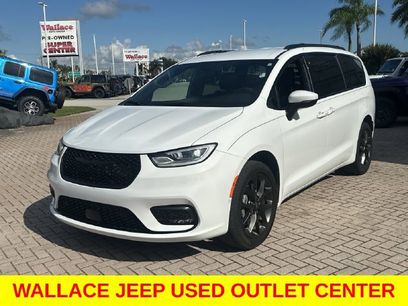 Used 2023 Chrysler Pacifica Touring-L w/ S Appearance Package