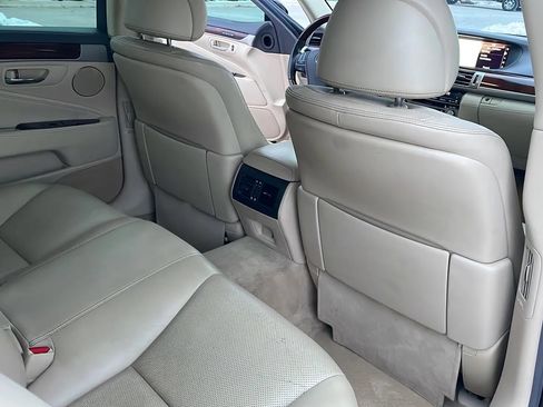 Used 2016 Lexus LS 460 w/ Comfort Package RWD image 18