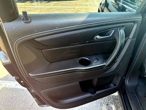 Used 2015 GMC Acadia SLE image 24