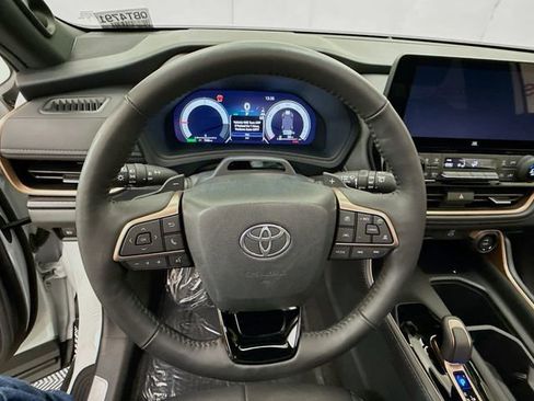 Used 2024 Toyota Grand Highlander AWD Hybrid image 11