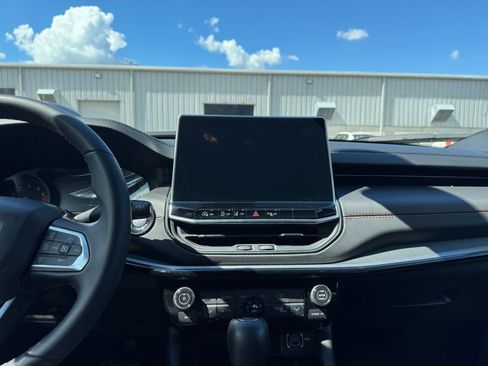 Used 2025 Jeep Compass Trailhawk image 21