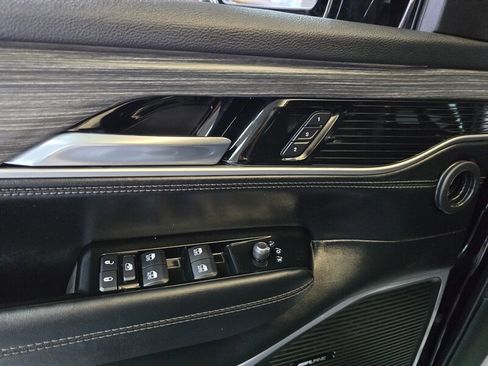 Used 2024 Jeep Wagoneer Series II w/ Flexible Seating Group image 22