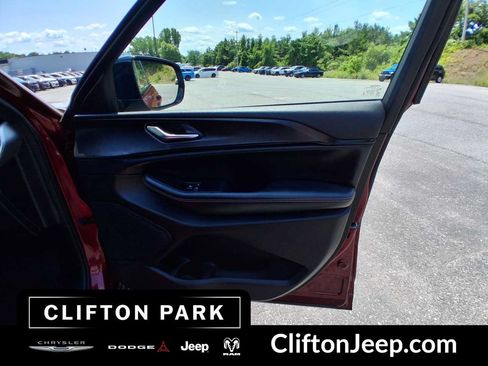 Used 2023 Jeep Grand Cherokee L Laredo AWD/4WD image 16
