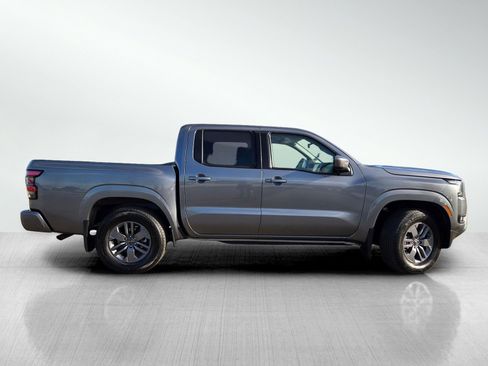 Used 2025 Nissan Frontier SV w/ SV Convenience Package RWD image 3