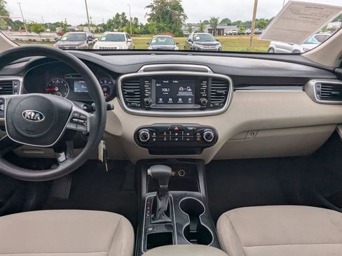 Used 2019 Kia Sorento FWD image 14