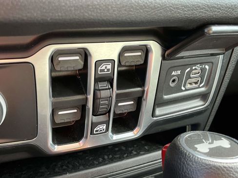 Certified 2024 Jeep Wrangler Sport S image 15