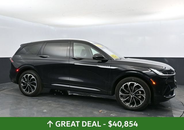 Used 2024 Lincoln Nautilus Reserve AWD/4WD image 9