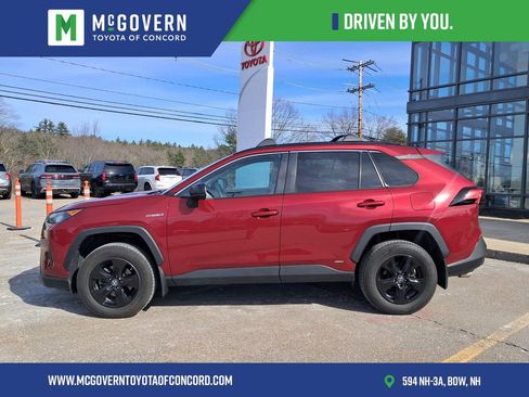 Used 2019 Toyota RAV4 LE w/ Carpet Mat Package image 2