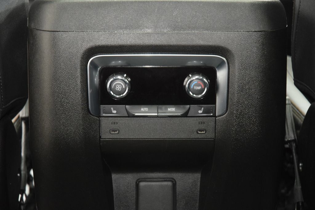 Used 2025 Chevrolet Suburban High Country AWD/4WD image 46
