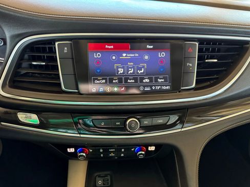 Used 2020 Buick Enclave Essence image 8