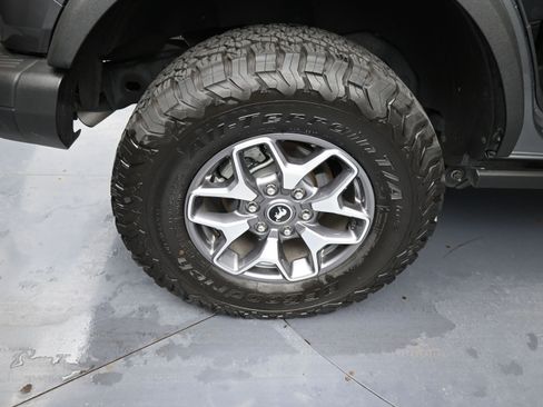 Used 2025 Ford Bronco Badlands image 24
