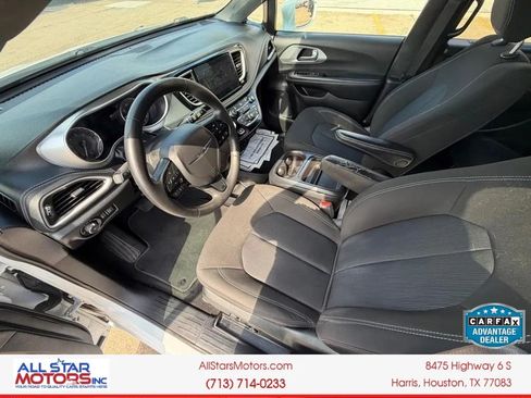 Used 2022 Chrysler Pacifica Touring FWD image 20
