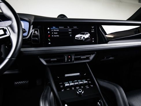 Certified 2024 Porsche Cayenne Coupe AWD/4WD image 19