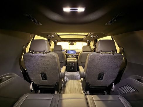 Used 2026 Chevrolet Tahoe High Country AWD/4WD image 41