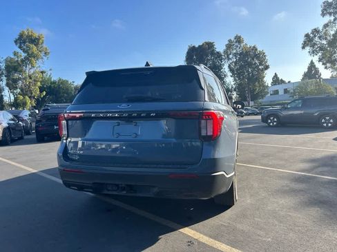 Used 2025 Ford Explorer Active RWD image 2