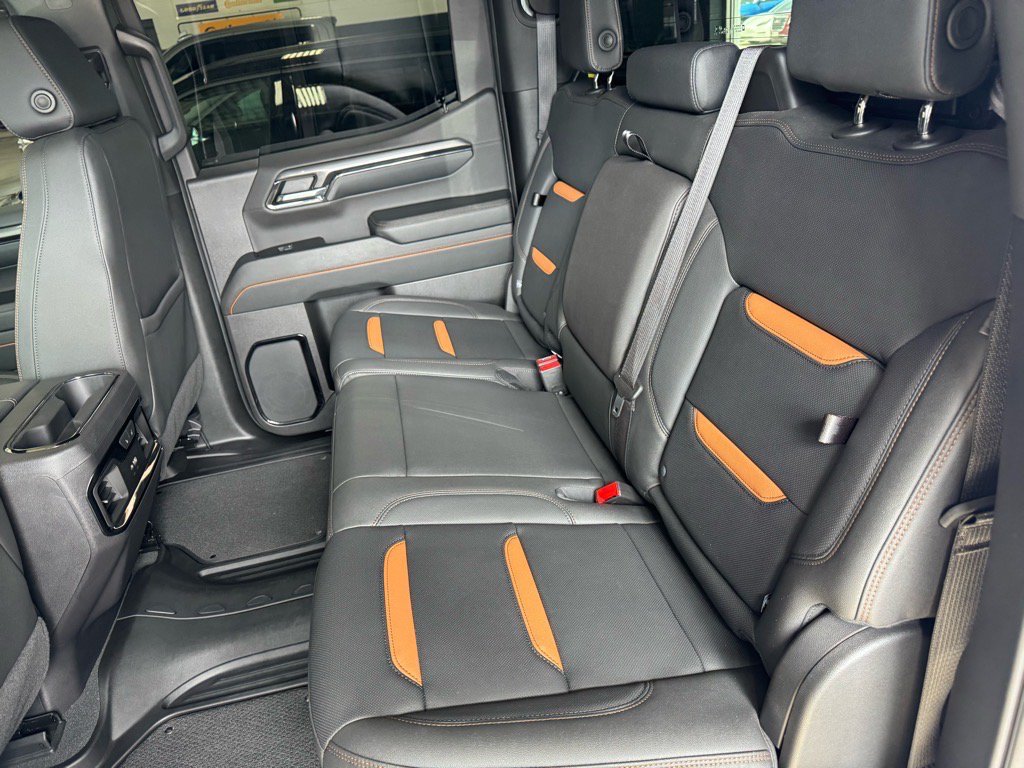 Used 2024 GMC Sierra 1500 AT4 w/ AT4 Premium Package AWD/4WD image 9