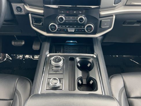 Used 2024 Ford Expedition Max XLT image 26