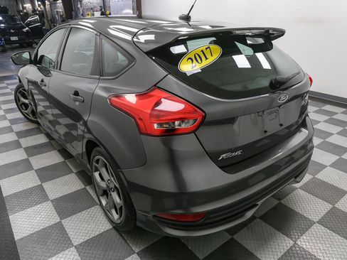 Used 2017 Ford Focus ST image 9
