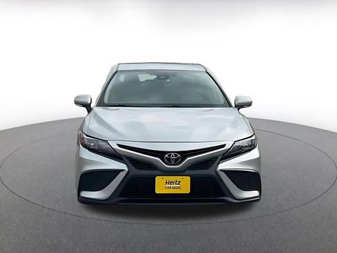 Used 2024 Toyota Camry SE FWD image 4