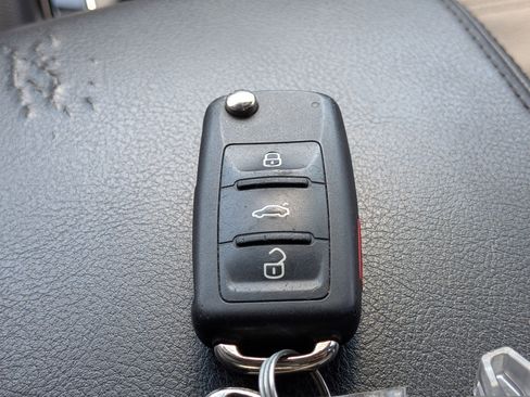 Used 2018 Volkswagen Passat 3.6 FWD image 34