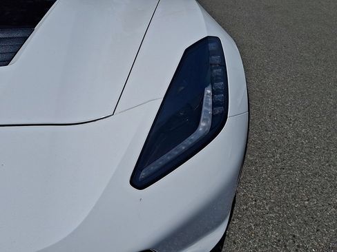 Used 2018 Chevrolet Corvette Stingray Coupe RWD image 15
